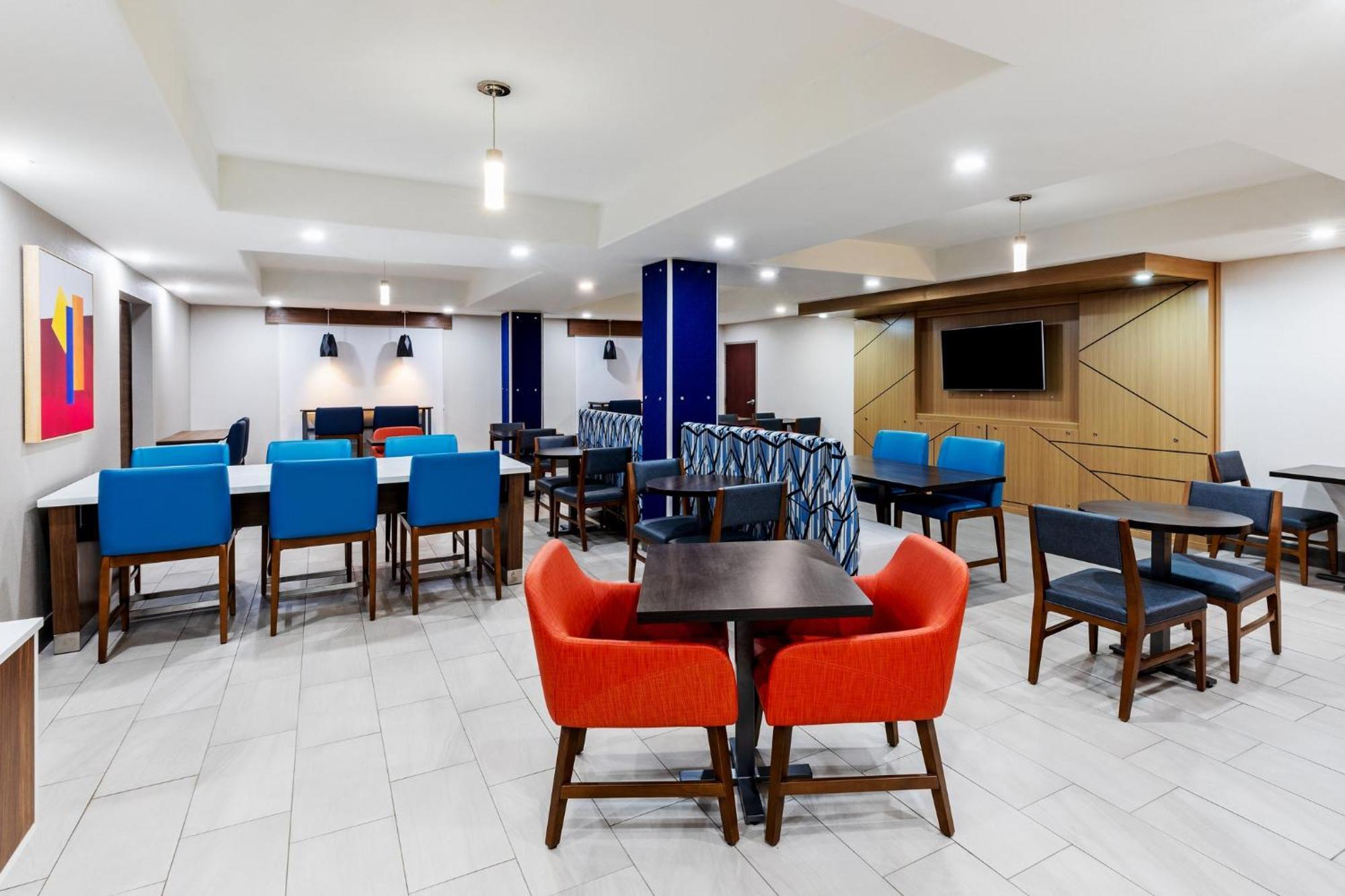 Holiday Inn Express Hotel & Suites Henderson - Traffic Star By Ihg Экстерьер фото
